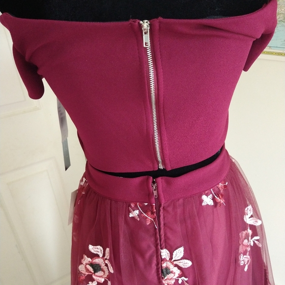 Off the shoulder two piece dress - Picture 2 of 8